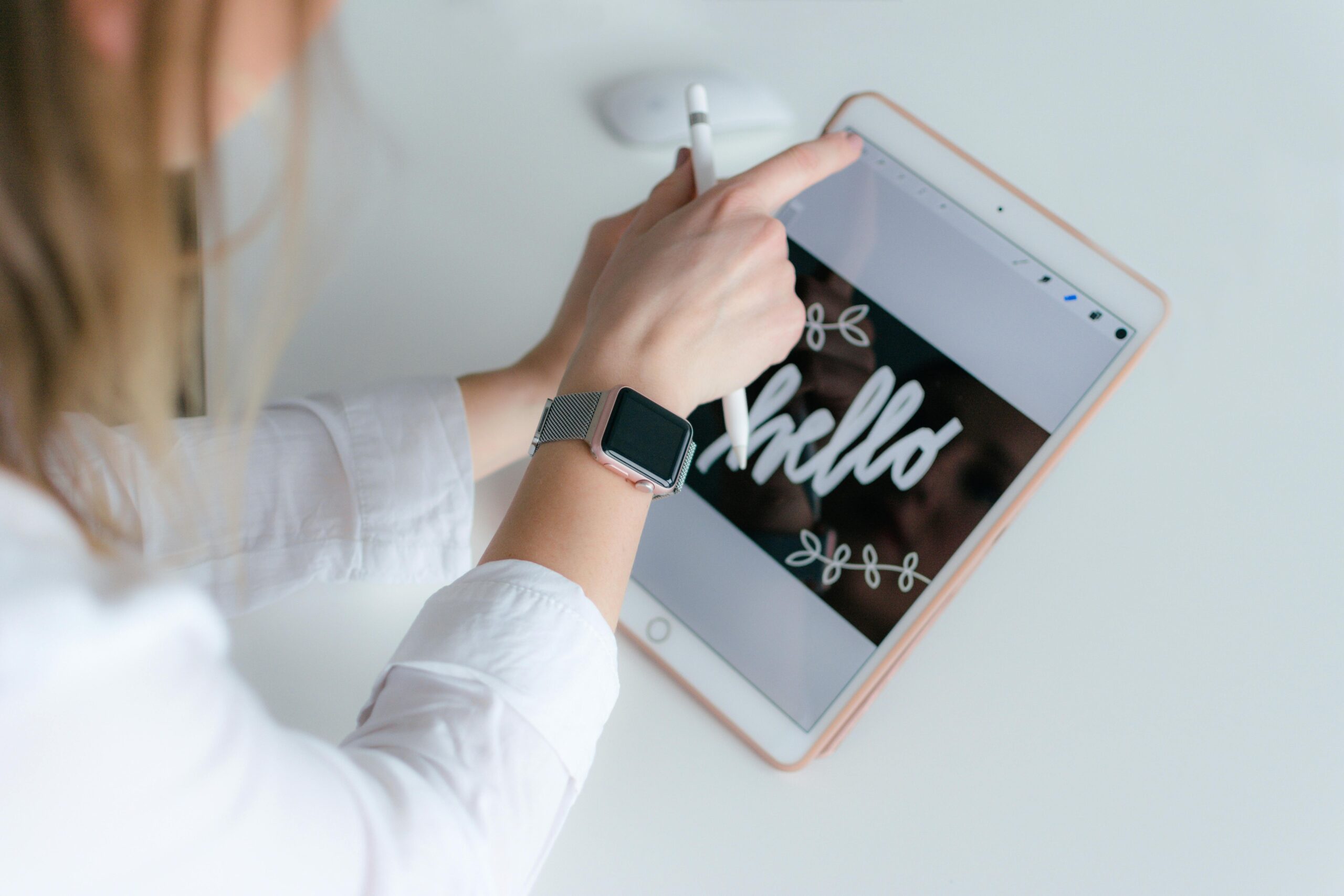 Comparison chart highlighting best tools for watch app creation