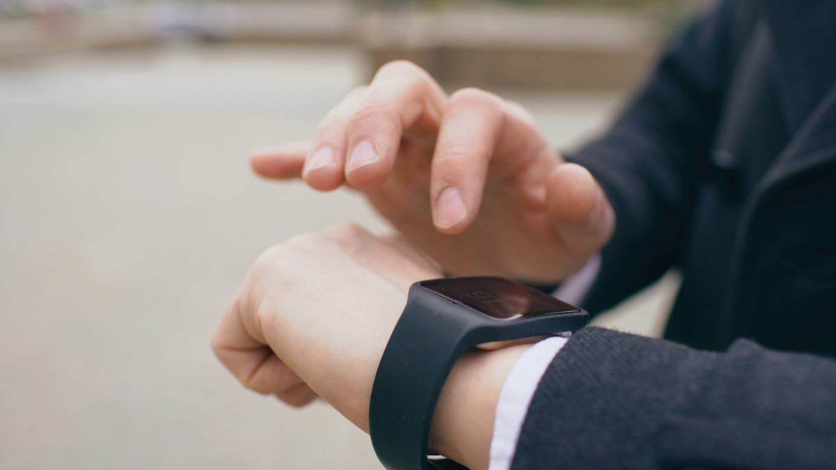 Infographic listing top five ways to optimize wearable tech for students