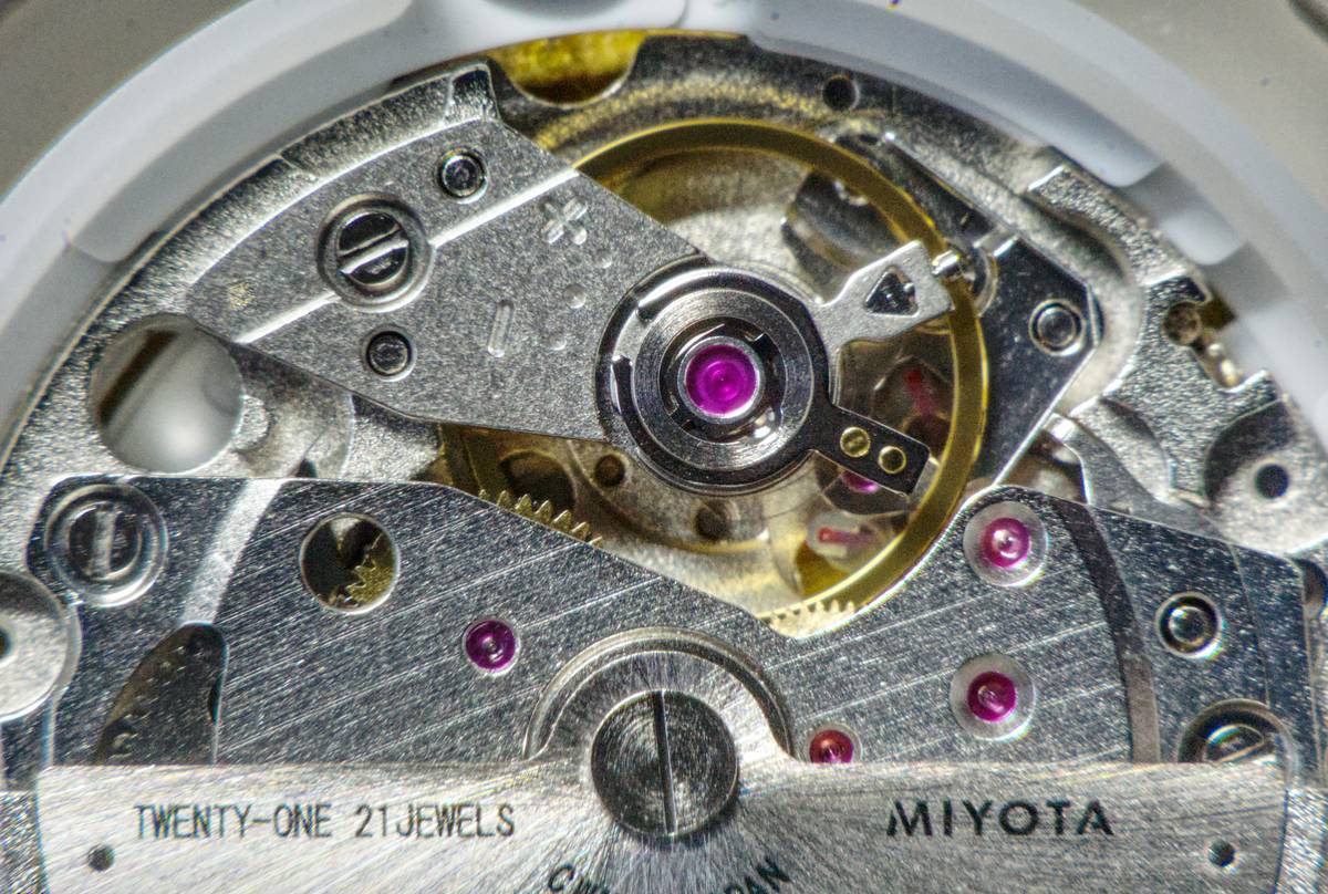 Diagram showing parts of a mechanical watch movement with stem, crown, and setting lever highlighted