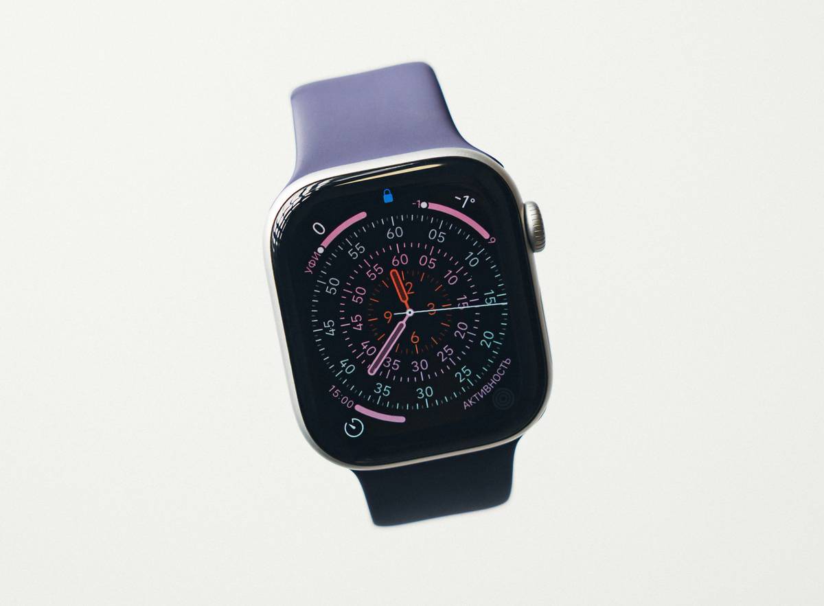 Infographic comparing types of watch stem devices: slide-rule aviation watches, digital calculator watches, and hybrid STEM timepieces with key features and use cases.